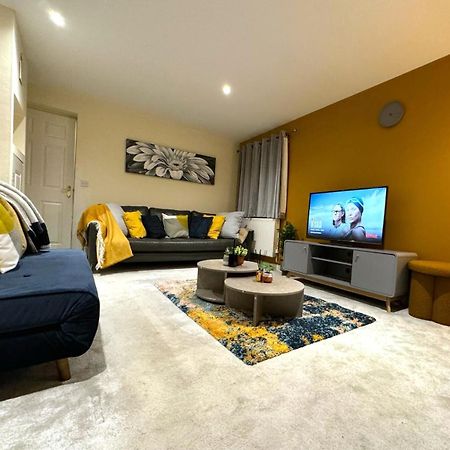 Large Cosy 2 Bedroom Ground Floor Flat In Stevenage Sg1 Sleeps 4-5 Free Parking Bagian luar foto