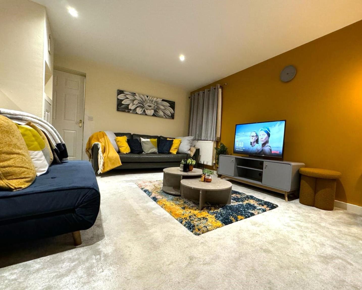 Large Cosy 2 Bedroom Ground Floor Flat In Stevenage Sg1 Sleeps 4-5 Free Parking Bagian luar foto