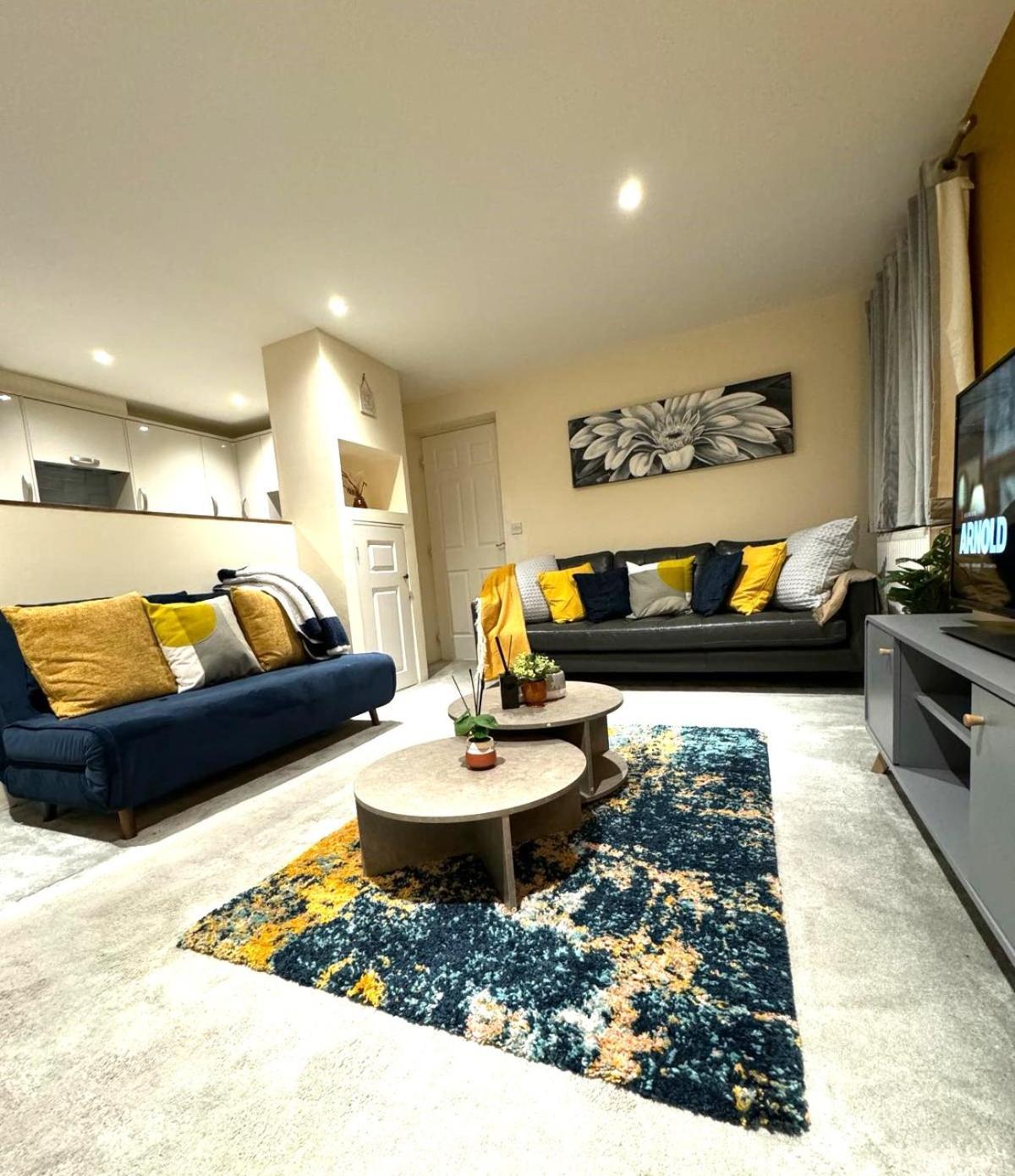 Large Cosy 2 Bedroom Ground Floor Flat In Stevenage Sg1 Sleeps 4-5 Free Parking Bagian luar foto