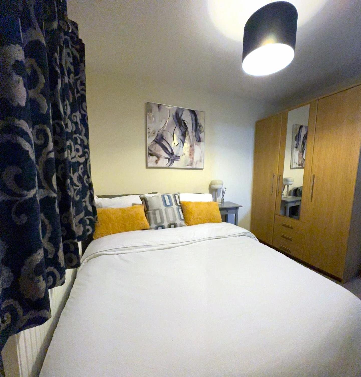 Large Cosy 2 Bedroom Ground Floor Flat In Stevenage Sg1 Sleeps 4-5 Free Parking Bagian luar foto