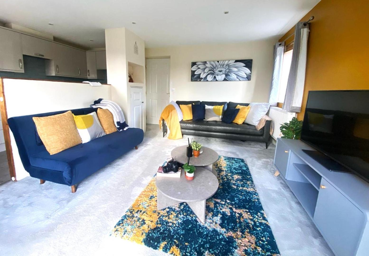 Large Cosy 2 Bedroom Ground Floor Flat In Stevenage Sg1 Sleeps 4-5 Free Parking Bagian luar foto
