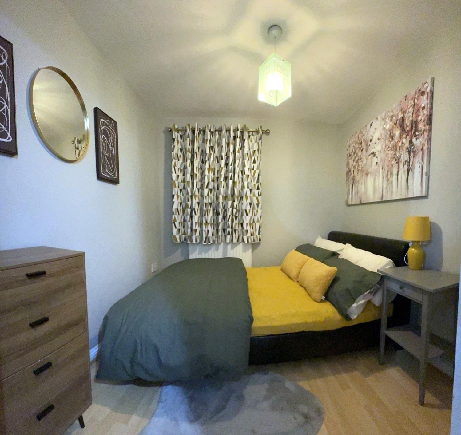 Large Cosy 2 Bedroom Ground Floor Flat In Stevenage Sg1 Sleeps 4-5 Free Parking Bagian luar foto